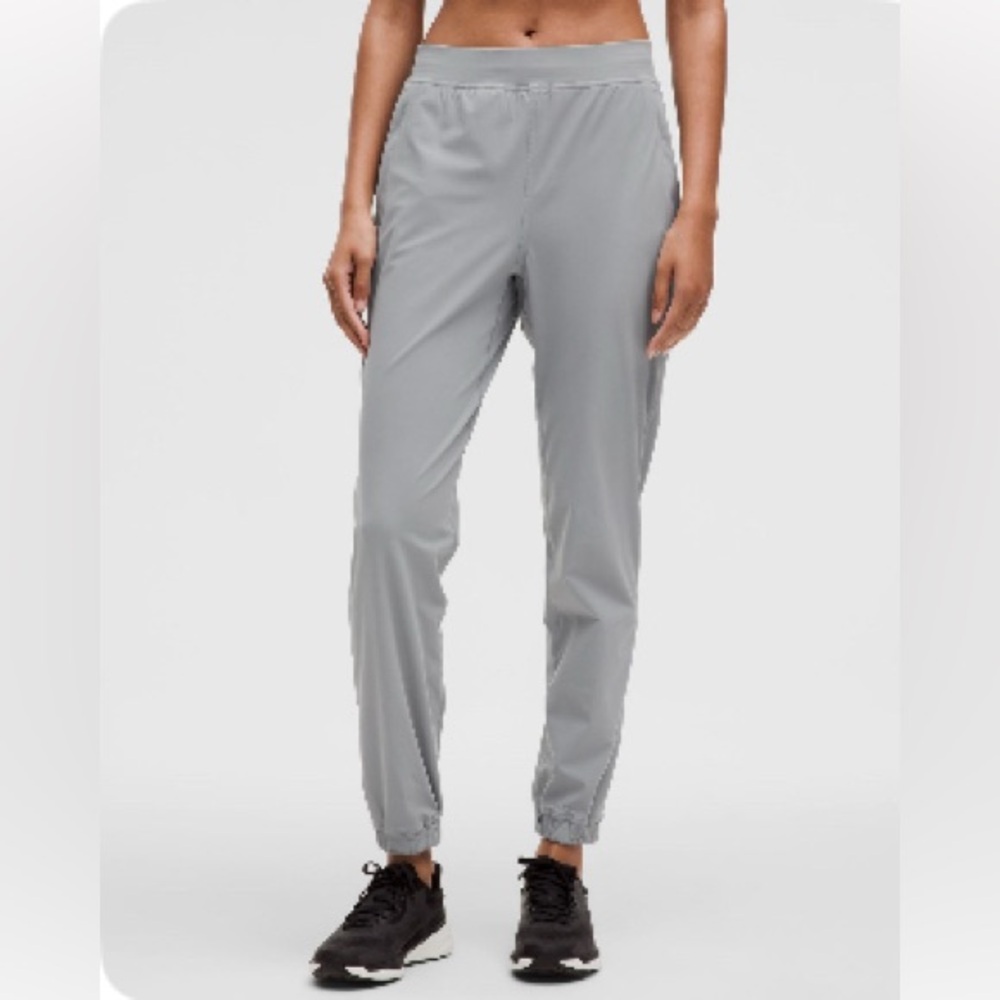 Lululemon Adapted State High-Rise Jogger
*Full Length Size 10
Rhino Gray